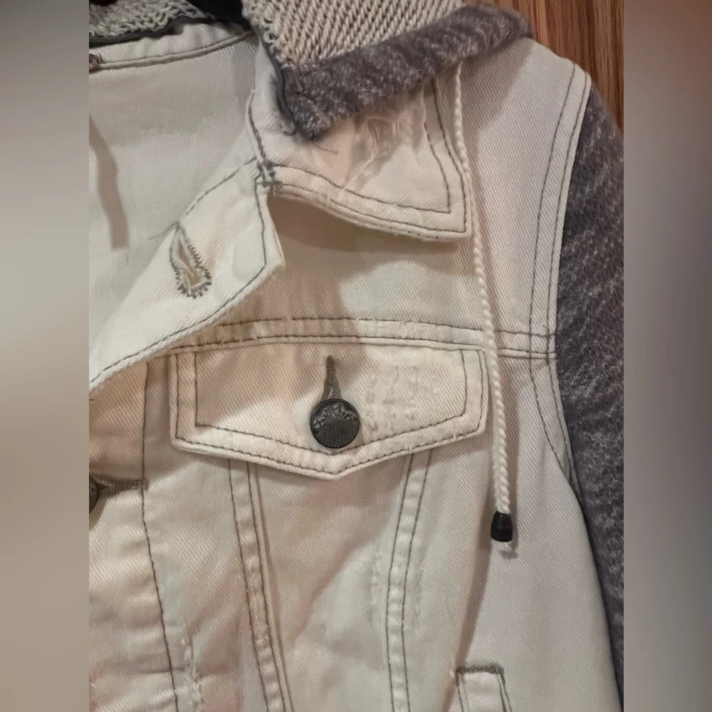 Free People Knit Sleeve & Knit Hood Distressed White Denim Jean Jacket Size XS - Picture 10 of 16